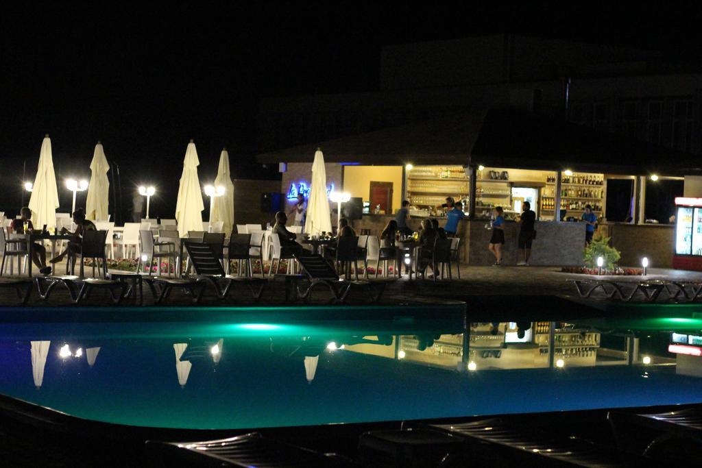 Hotel Promenad Zatoka Bagian luar foto
